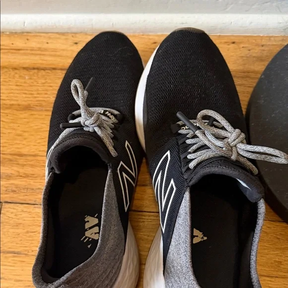 New Balance Women’s ROAV Black & Gray Fresh Foam Running Shoes - Picture 6 of 7
